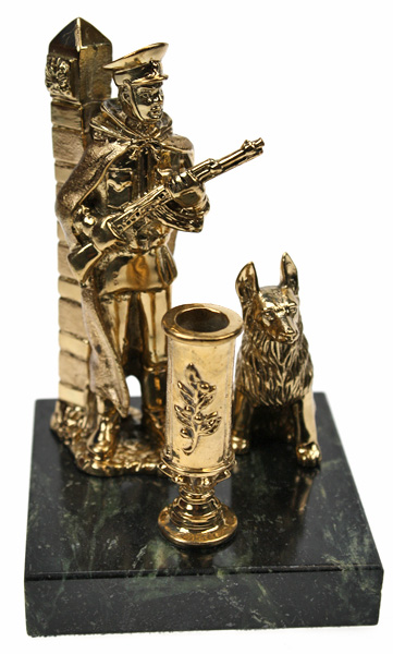 Письменный прибор На страже, камень 70х70 7.4.29