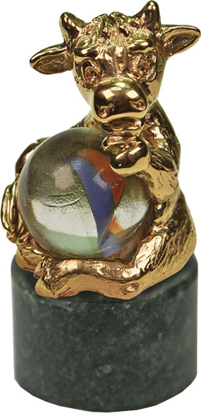 Статуэтка Бычок с шаром на камне 7.1.265.1